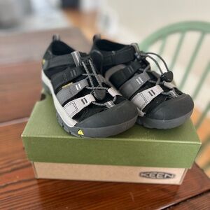 Newport H2 (Toddler/Little Kid/Big Kid) Size 13 Black and Grey